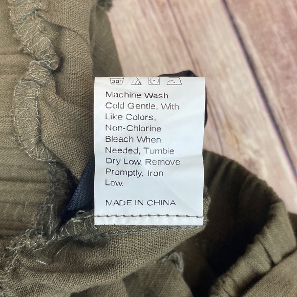 SHEIN Two-piece outfit: 1 pair of shorts and 1 crop top - Picture 5 of 13